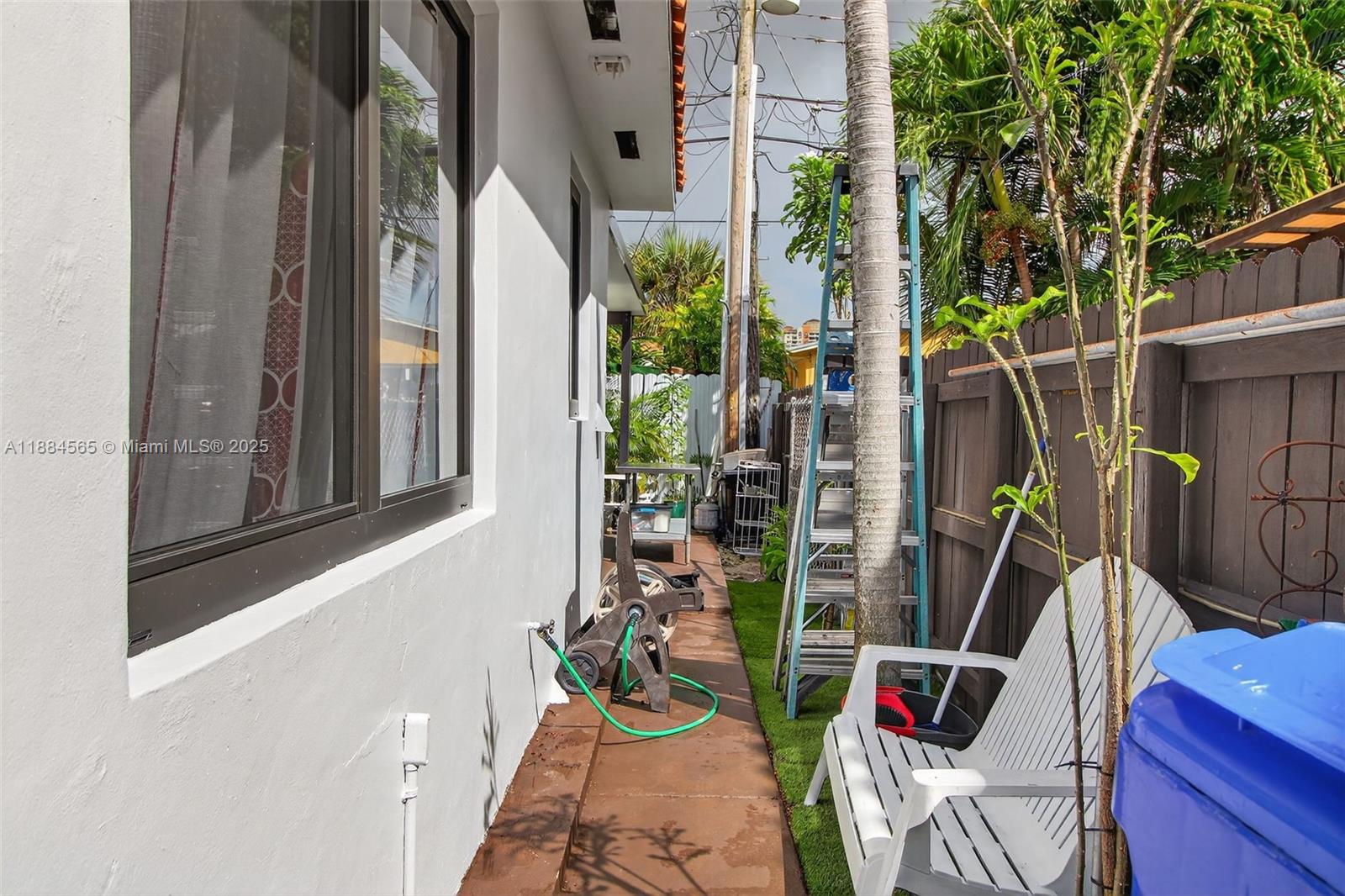 See details / 2343 sq. ft. $ 2025-09-25 0 Photo