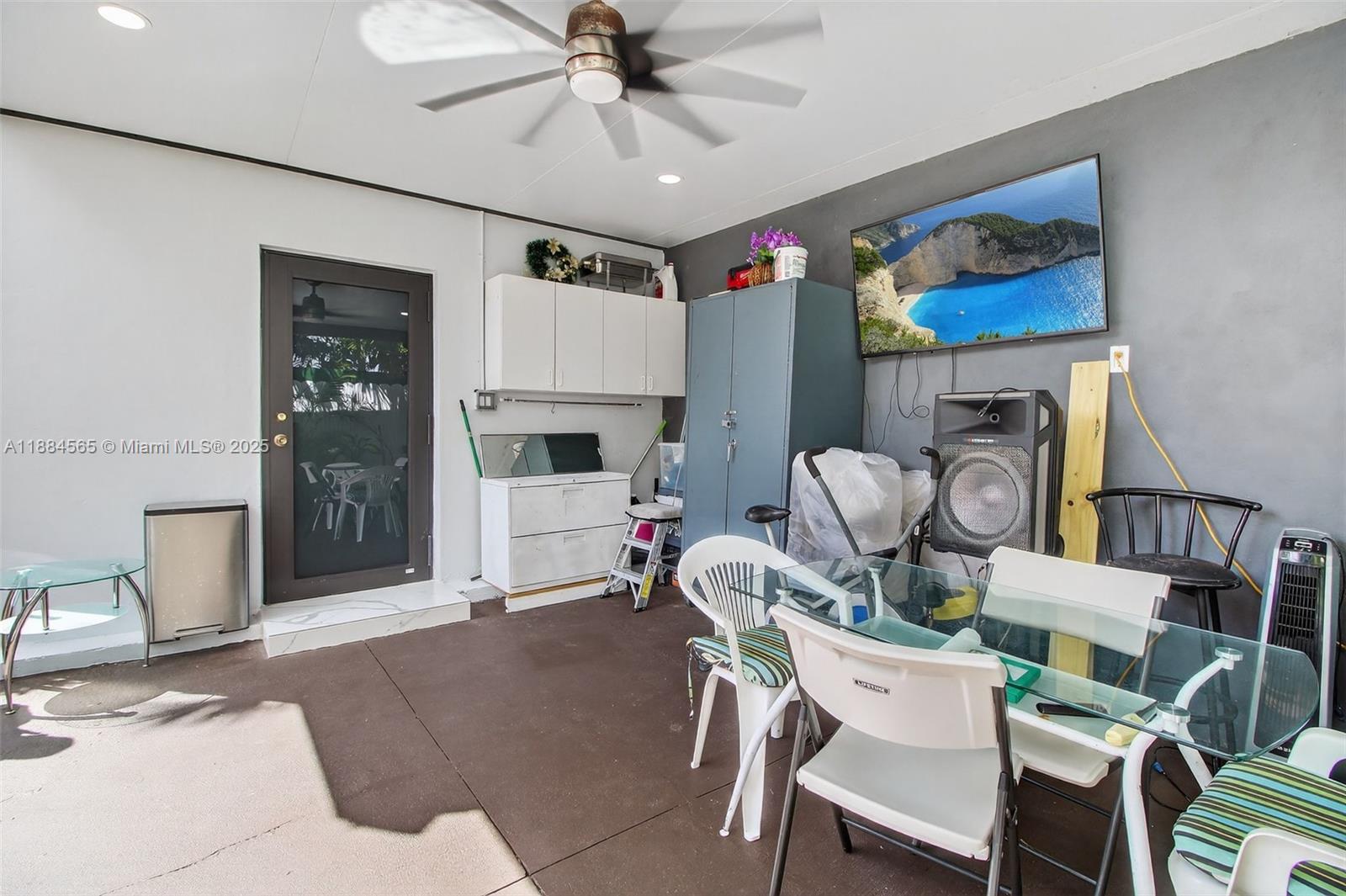 See details / 2343 sq. ft. $ 2025-09-25 0 Photo
