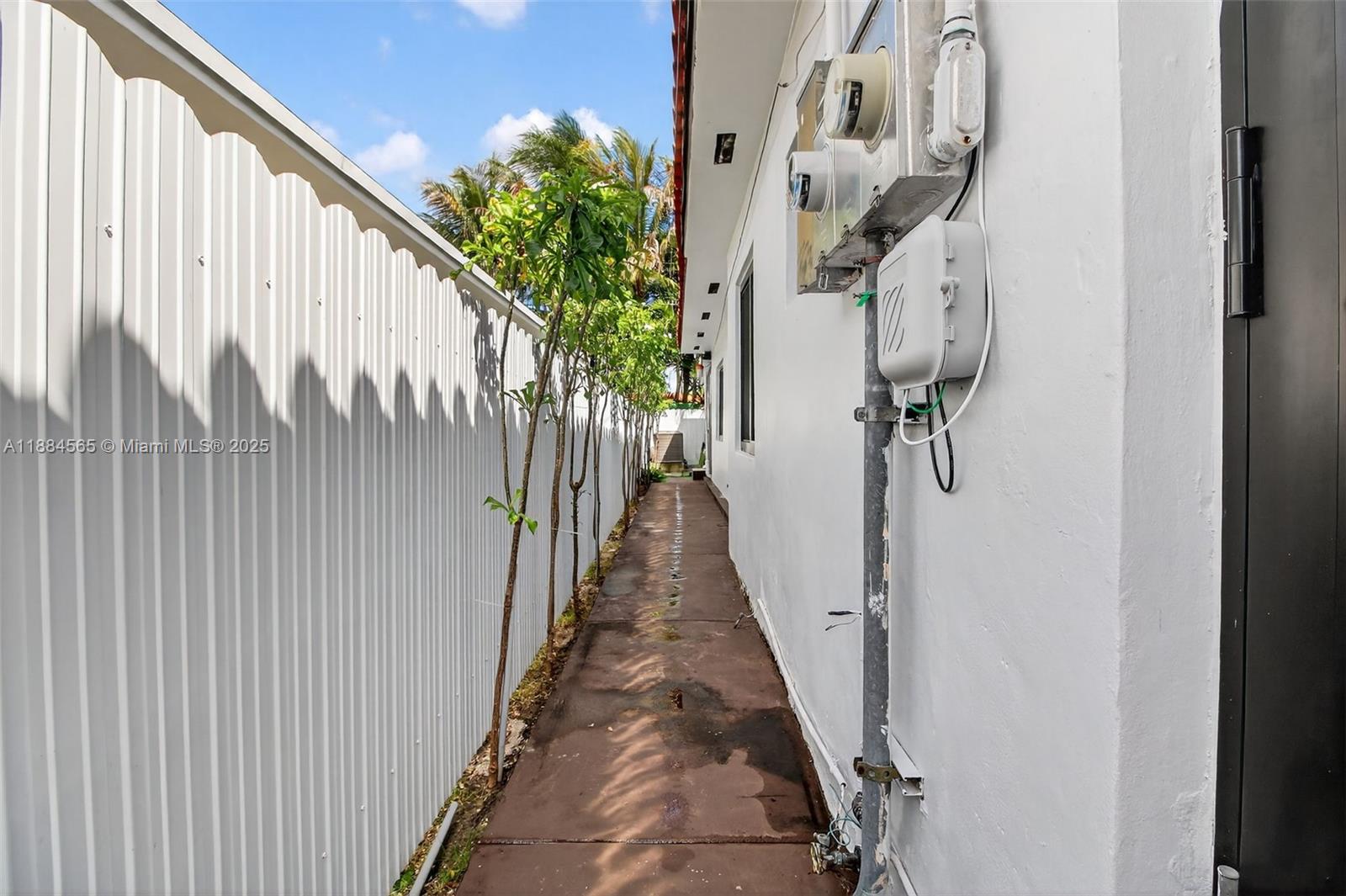 See details / 2343 sq. ft. $ 2025-09-25 0 Photo