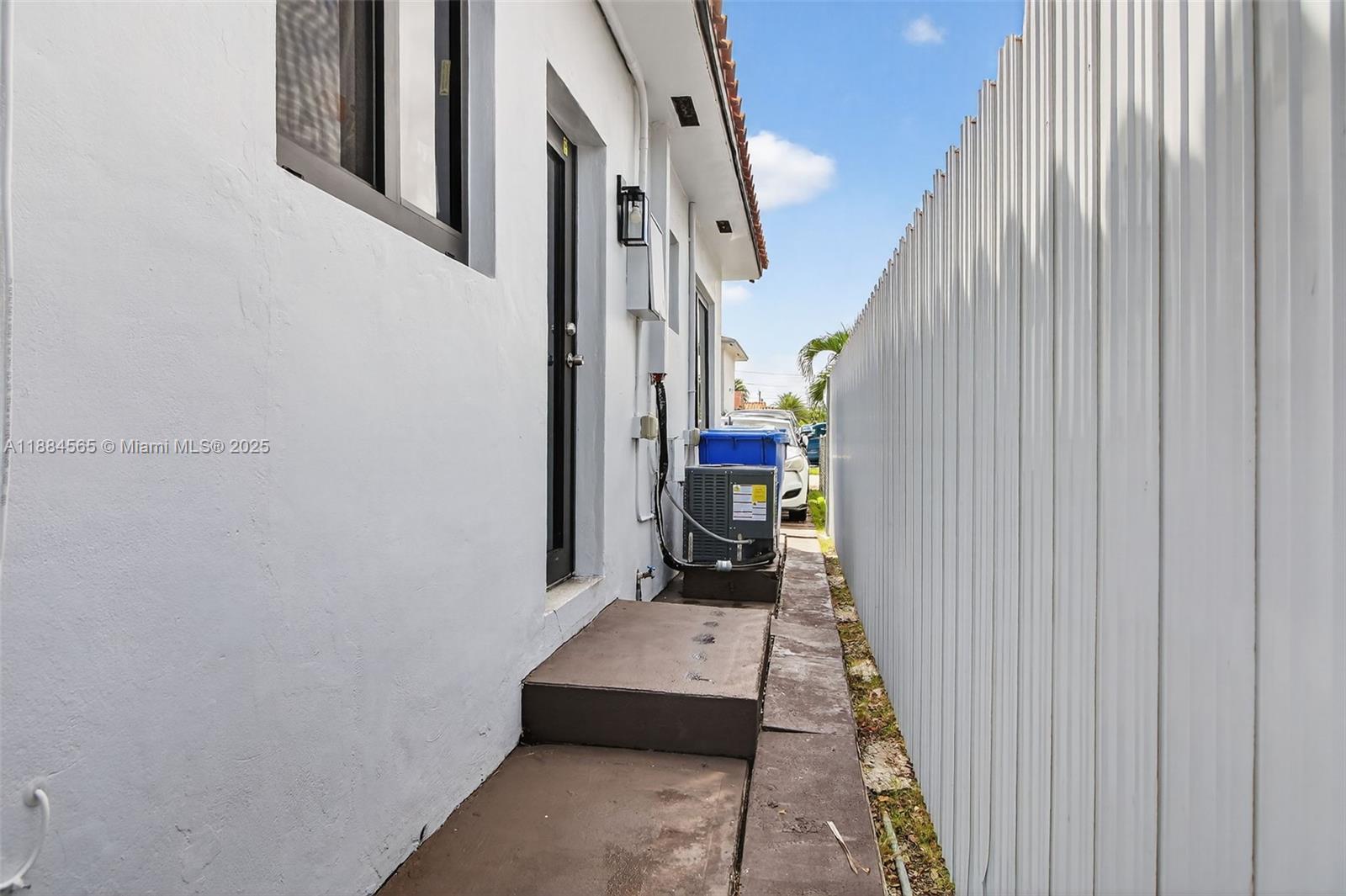 See details / 2343 sq. ft. $ 2025-09-25 0 Photo
