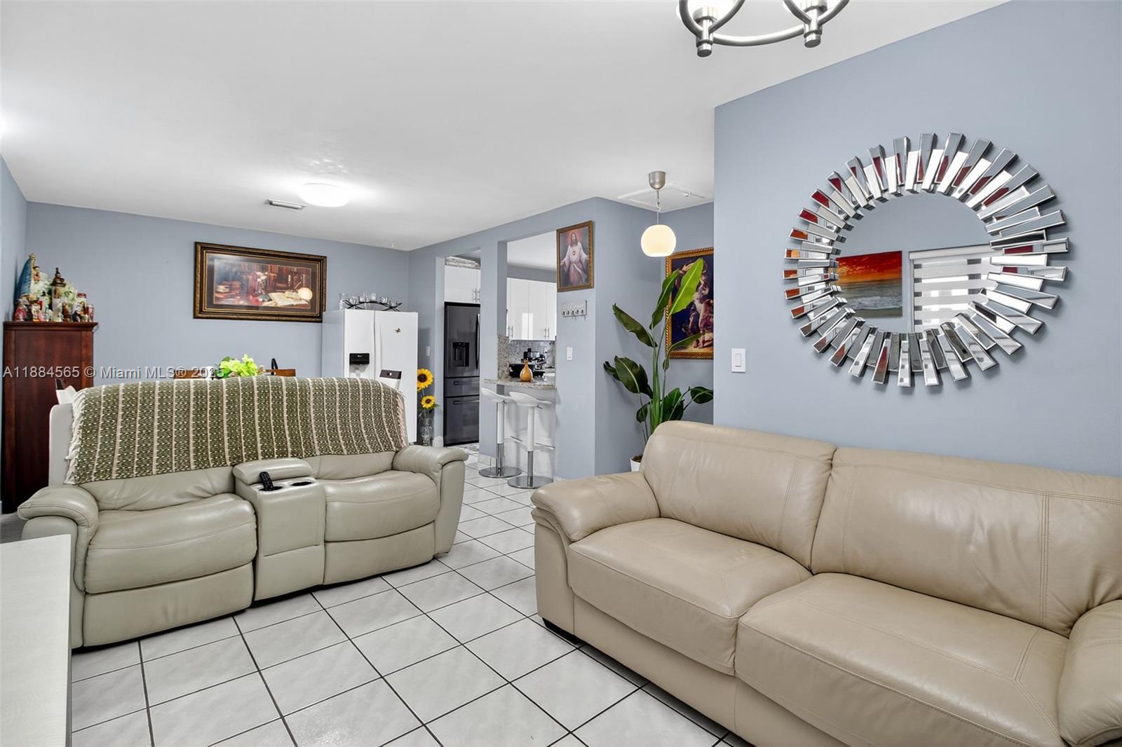 See details / 2343 sq. ft. $ 2025-09-25 0 Photo