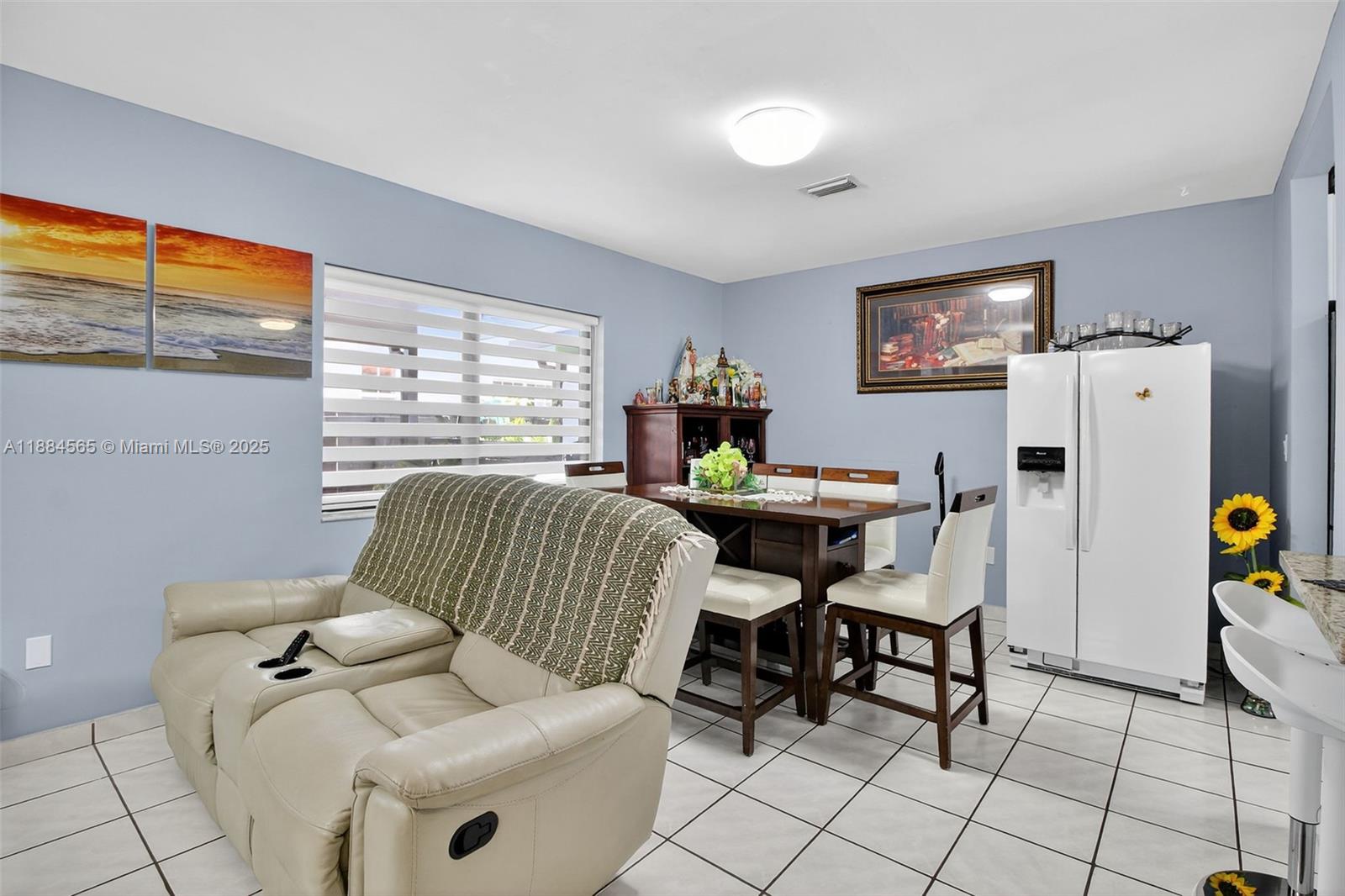 See details / 2343 sq. ft. $ 2025-09-25 0 Photo
