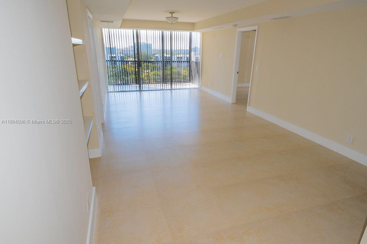 Photo of 20301 Country Club Dr  #1122, Aventura, Florida, 33180 - 