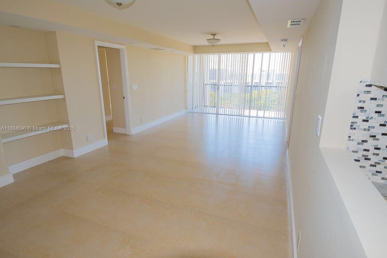 Photo of 20301 Country Club Dr  #1122, Aventura, Florida, 33180 - 