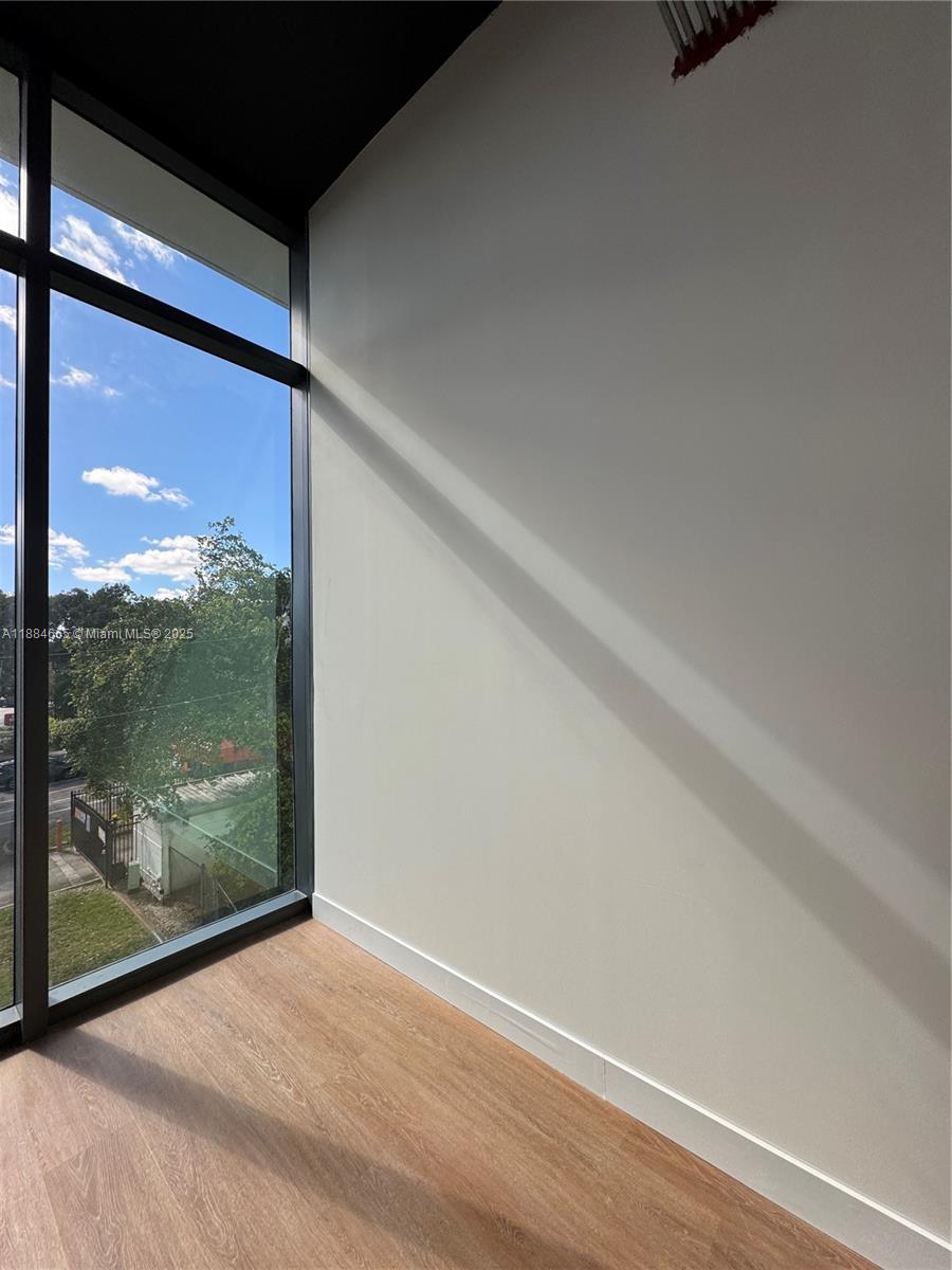 408  /   sq. ft. $ 2025-09-25 0 Photo