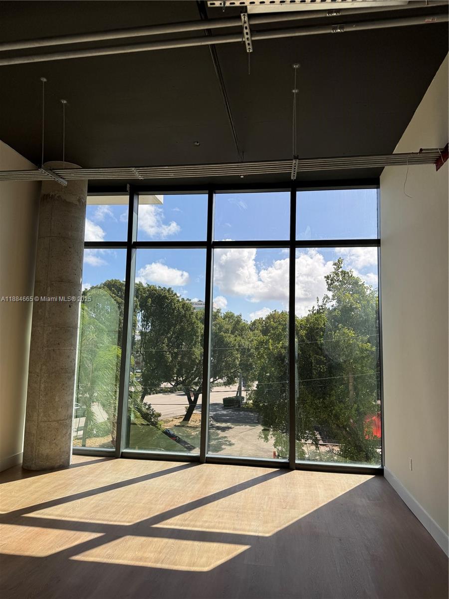 408  /   sq. ft. $ 2025-09-25 0 Photo