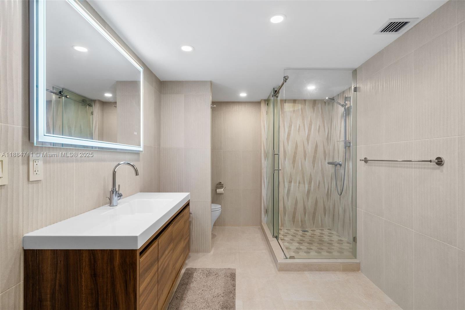 Photo of 1865 Ocean Dr  #16B, Hallandale Beach, Florida, 33009 - 