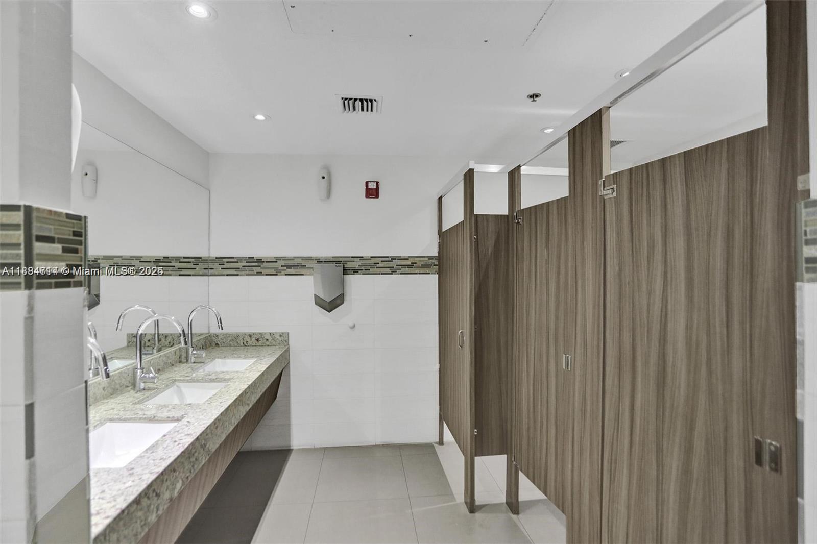   /   sq. ft. $ 2025-09-25 0 Photo