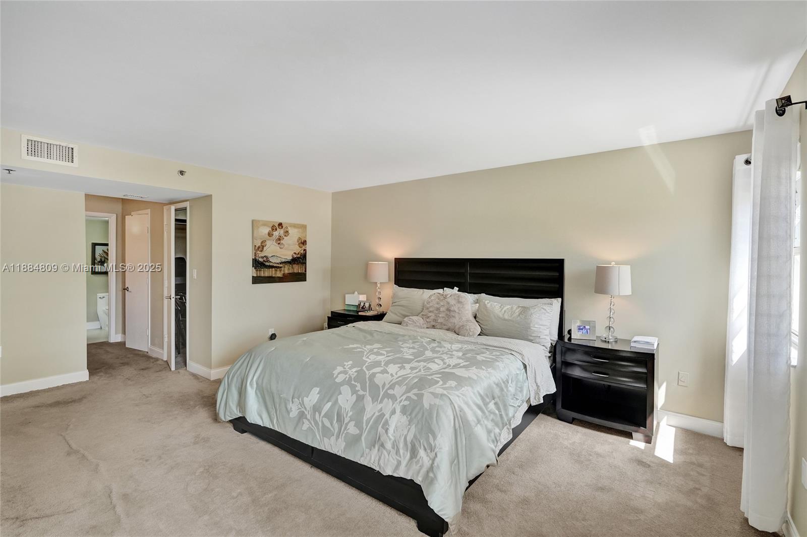 Photo of 1201 Ocean Dr  #611N, Hollywood, Florida, 33019 - 