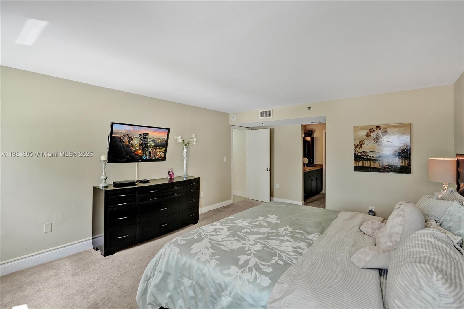 Photo of 1201 Ocean Dr  #611N, Hollywood, Florida, 33019 - 
