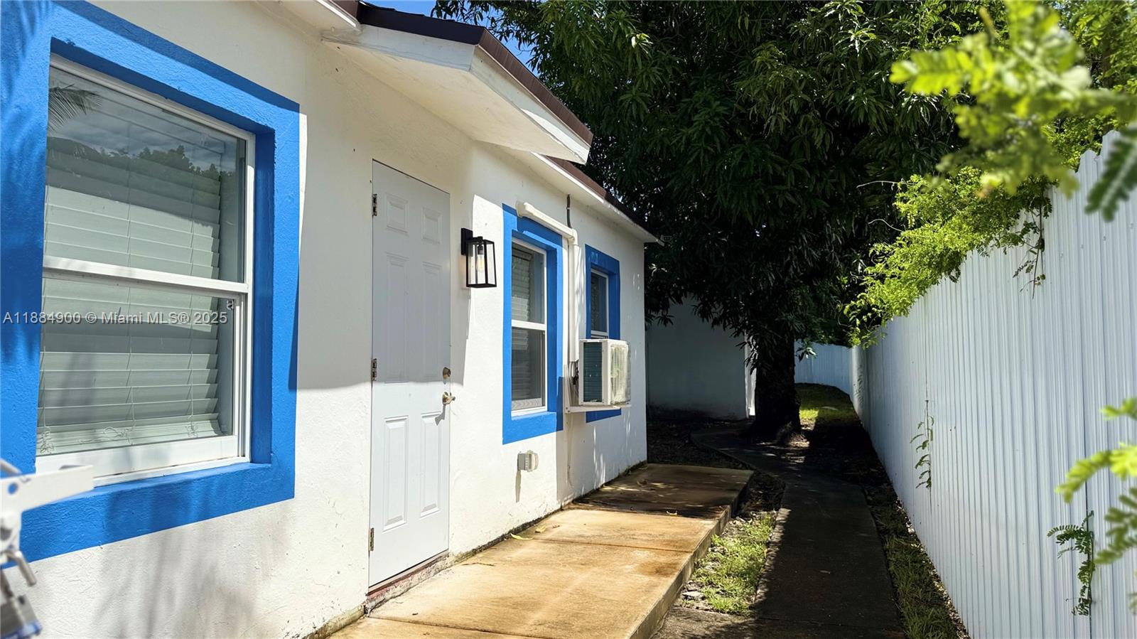 See details / 1046 sq. ft. $ 2025-09-25 0 Photo