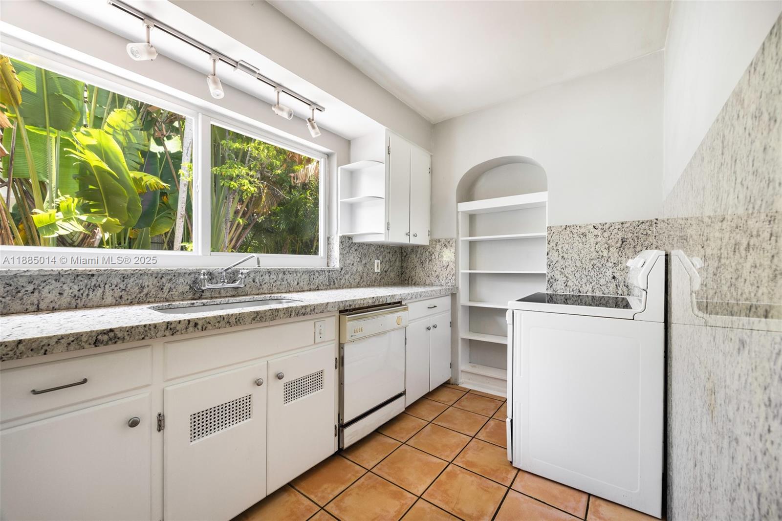   /   sq. ft. $ 2025-09-25 0 Photo
