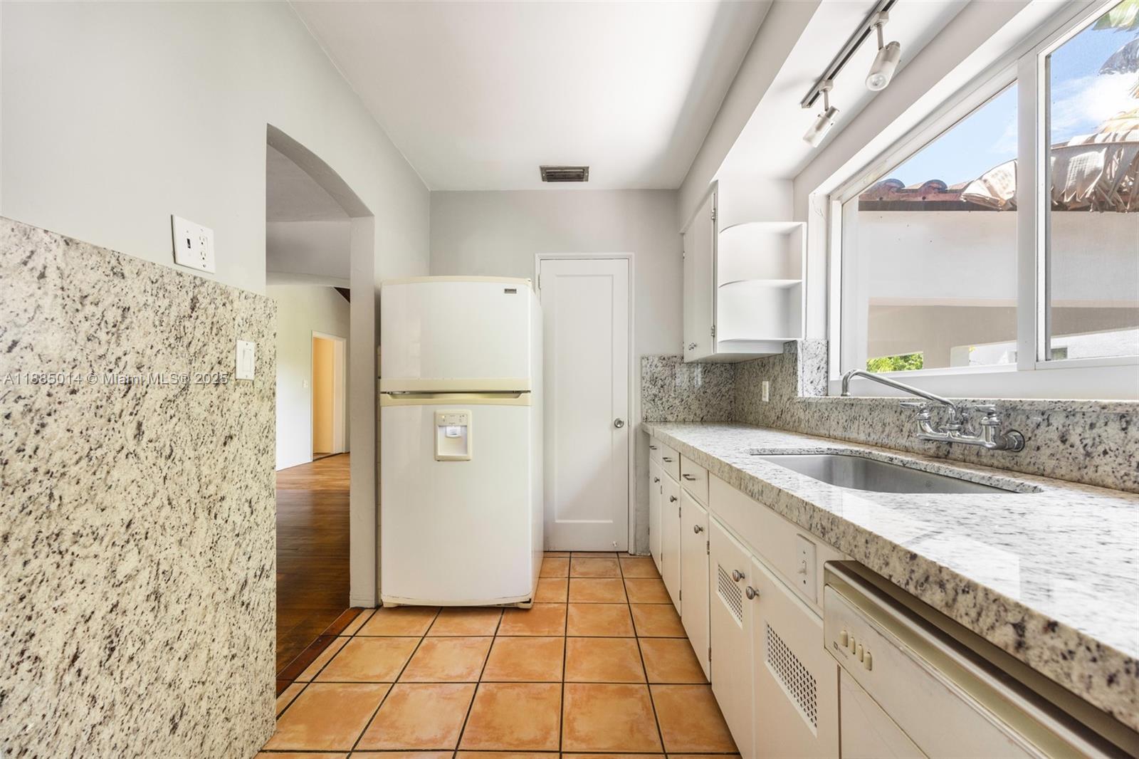   /   sq. ft. $ 2025-09-25 0 Photo