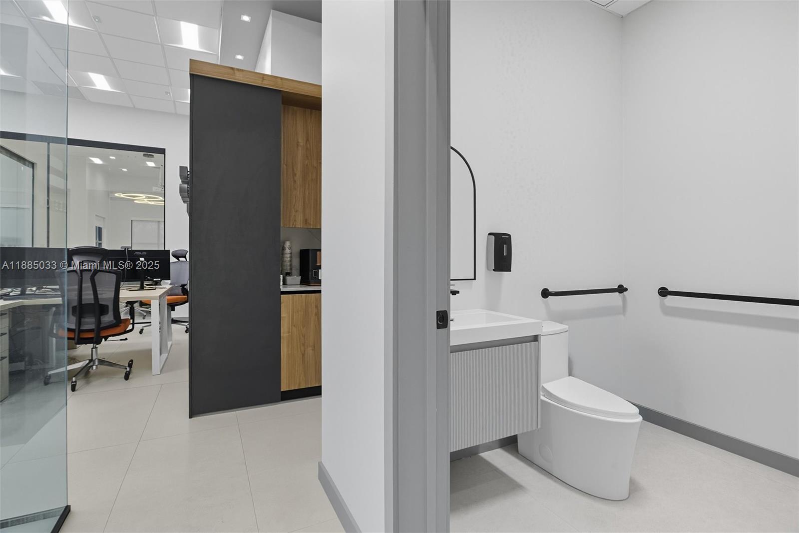 See details / sq. ft. $ 2025-09-25 0 Photo