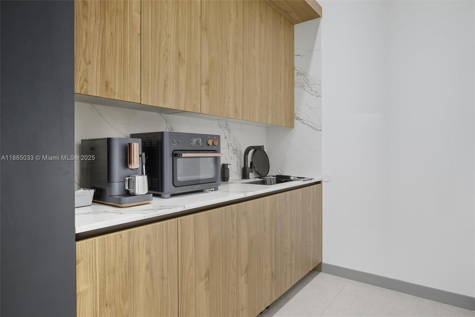 See details / sq. ft. $ 2025-09-25 0 Photo