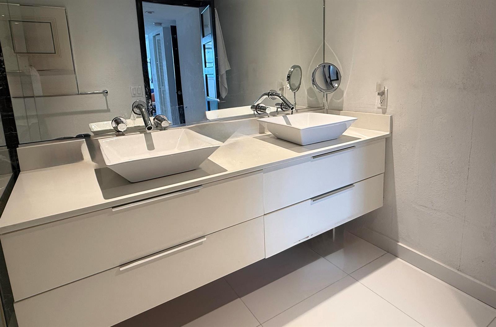 Photo of 1890 Ocean #703, Hallandale Beach, Florida, 33009 - Master Bath