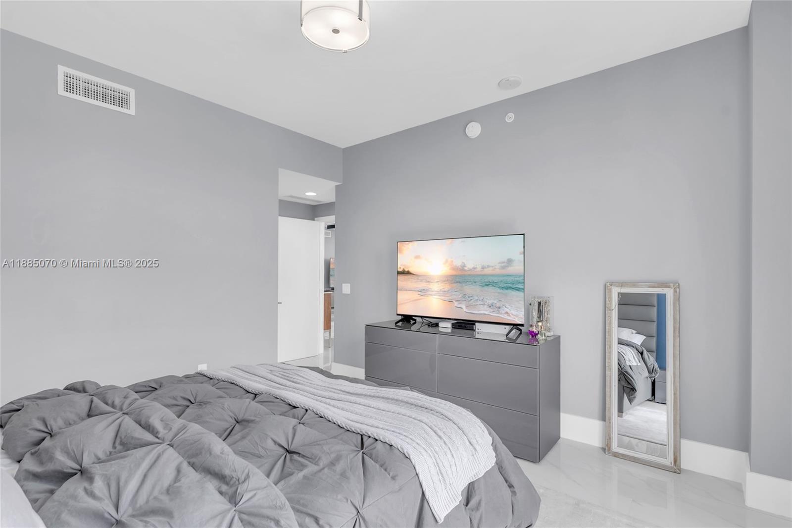 Photo of 17111 Biscayne Blvd  #602, North Miami Beach, Florida, 33160 - 
