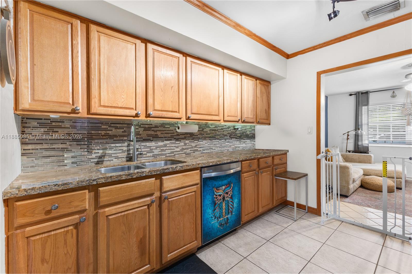   /  2015 sq. ft. $ 2025-09-25 0 foto