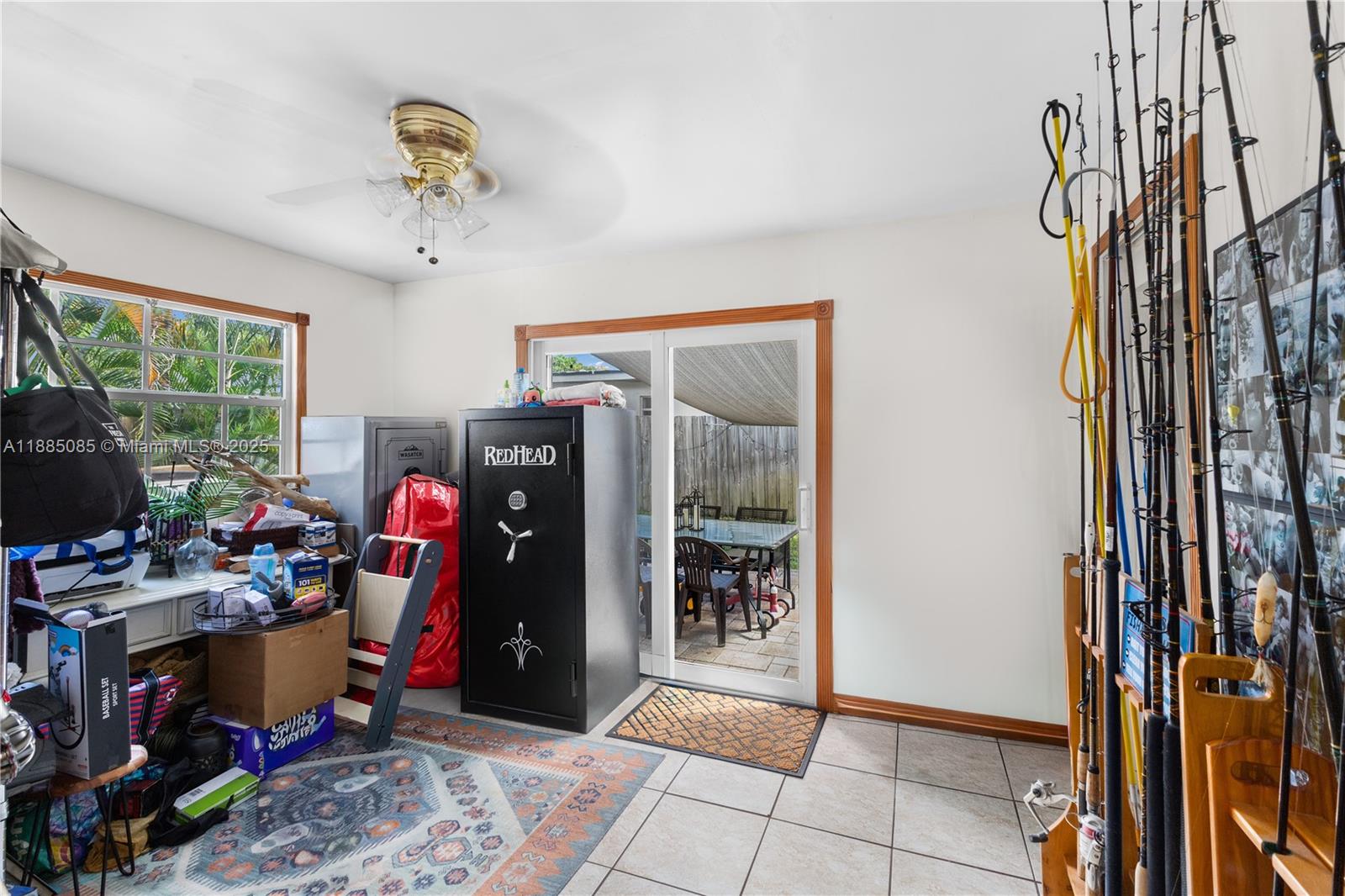   /  2015 sq. ft. $ 2025-09-25 0 foto