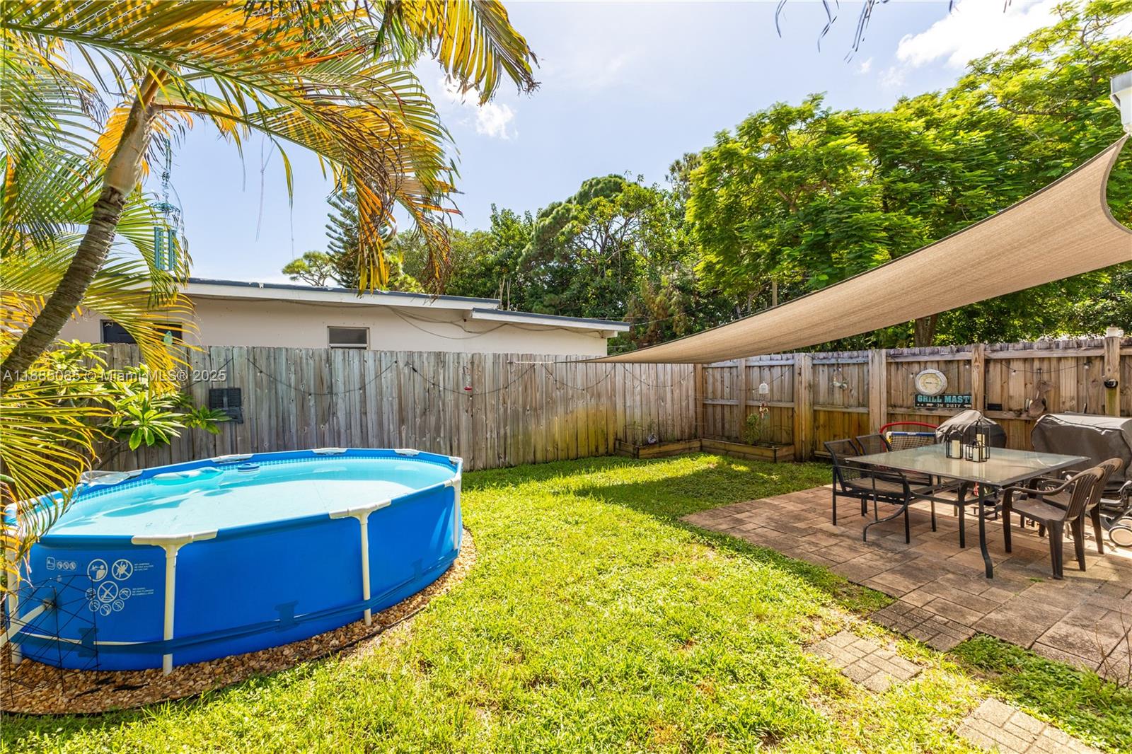   /  2015 sq. ft. $ 2025-09-25 0 foto