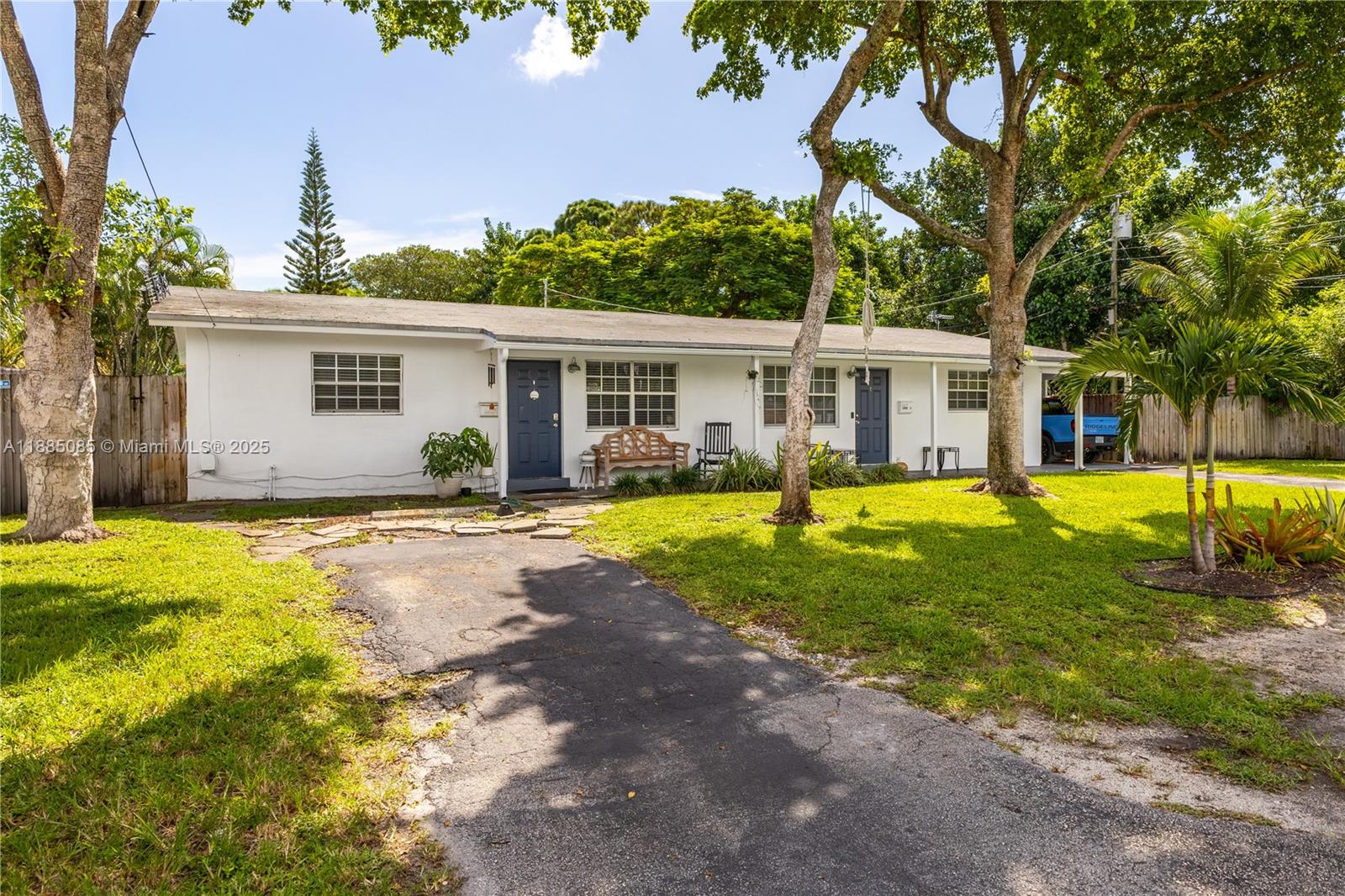   /  2015 sq. ft. $ 2025-09-25 0 foto