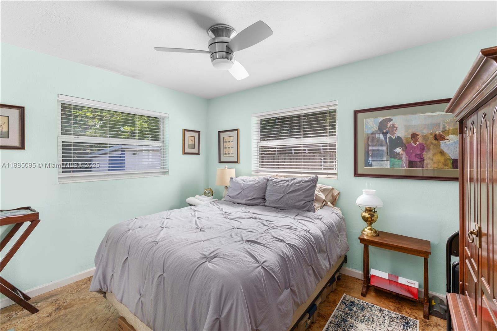   /  2015 sq. ft. $ 2025-09-25 0 foto