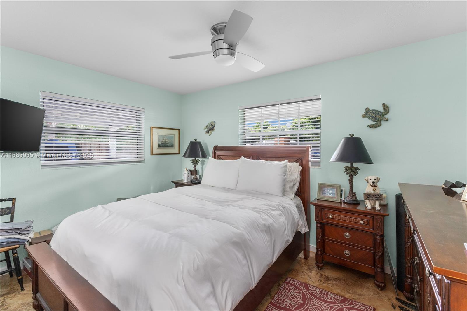   /  2015 sq. ft. $ 2025-09-25 0 foto