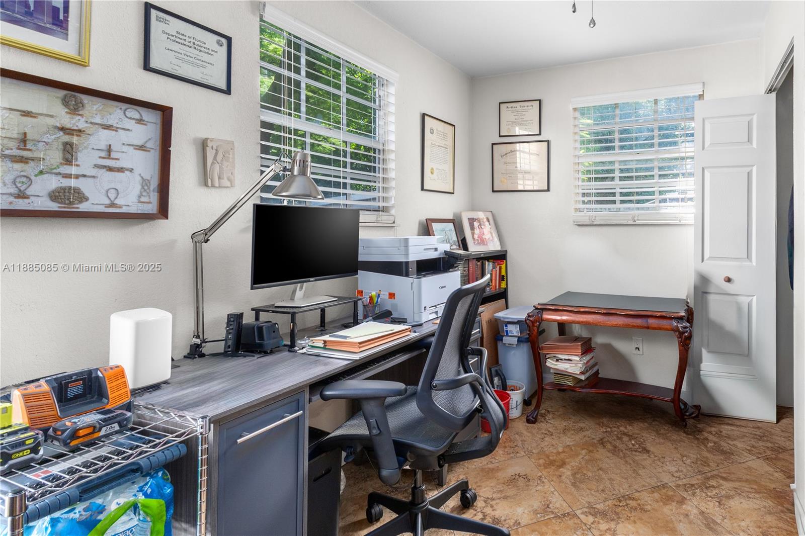   /  2015 sq. ft. $ 2025-09-25 0 foto