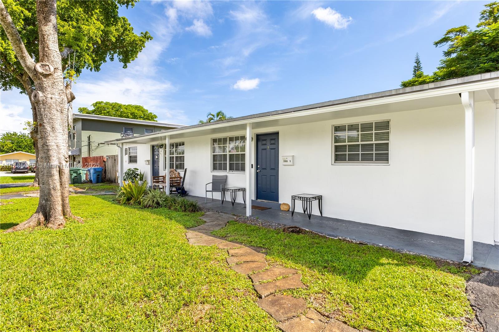   /  2015 sq. ft. $ 2025-09-25 0 foto