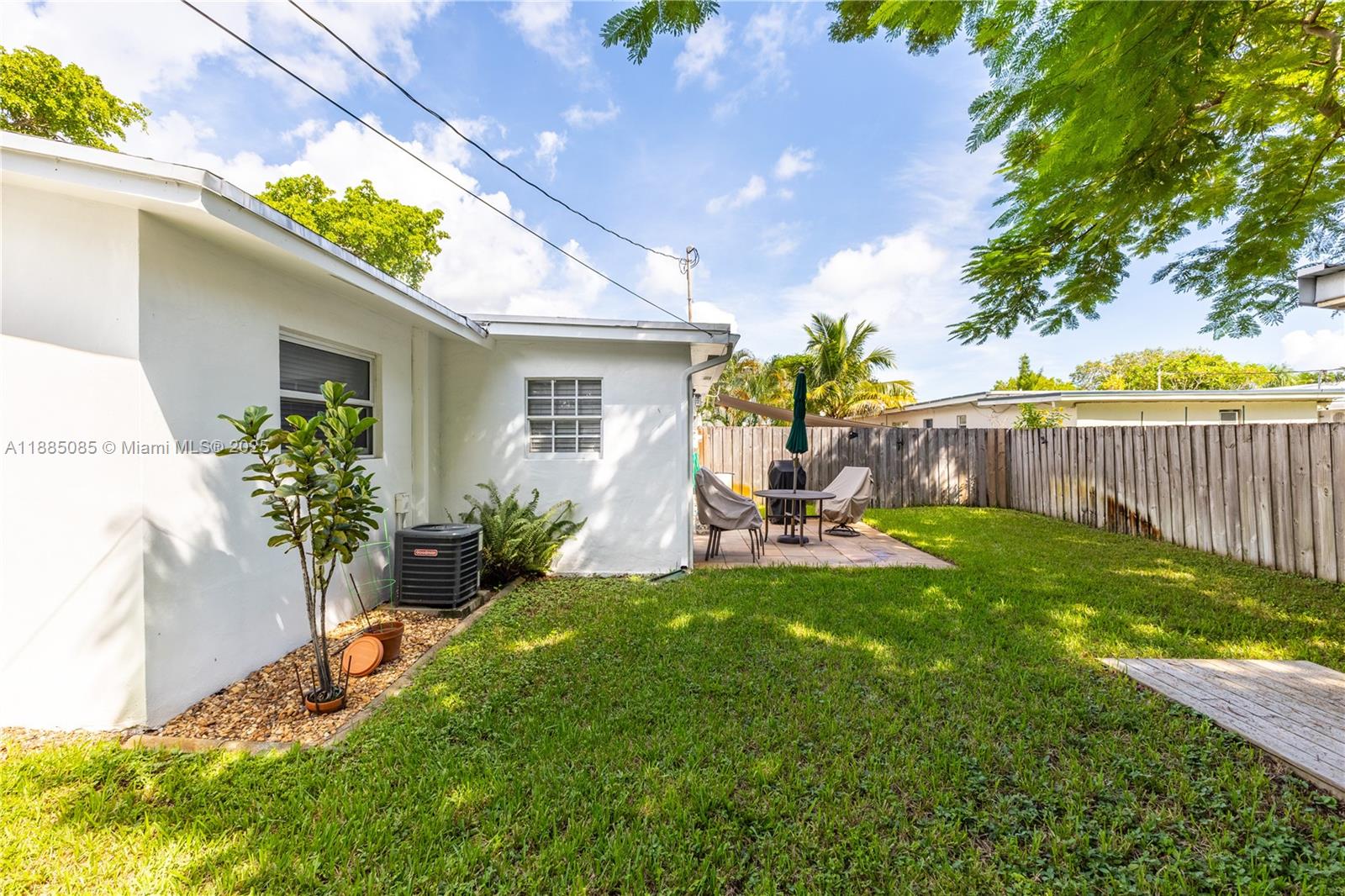   /  2015 sq. ft. $ 2025-09-25 0 foto
