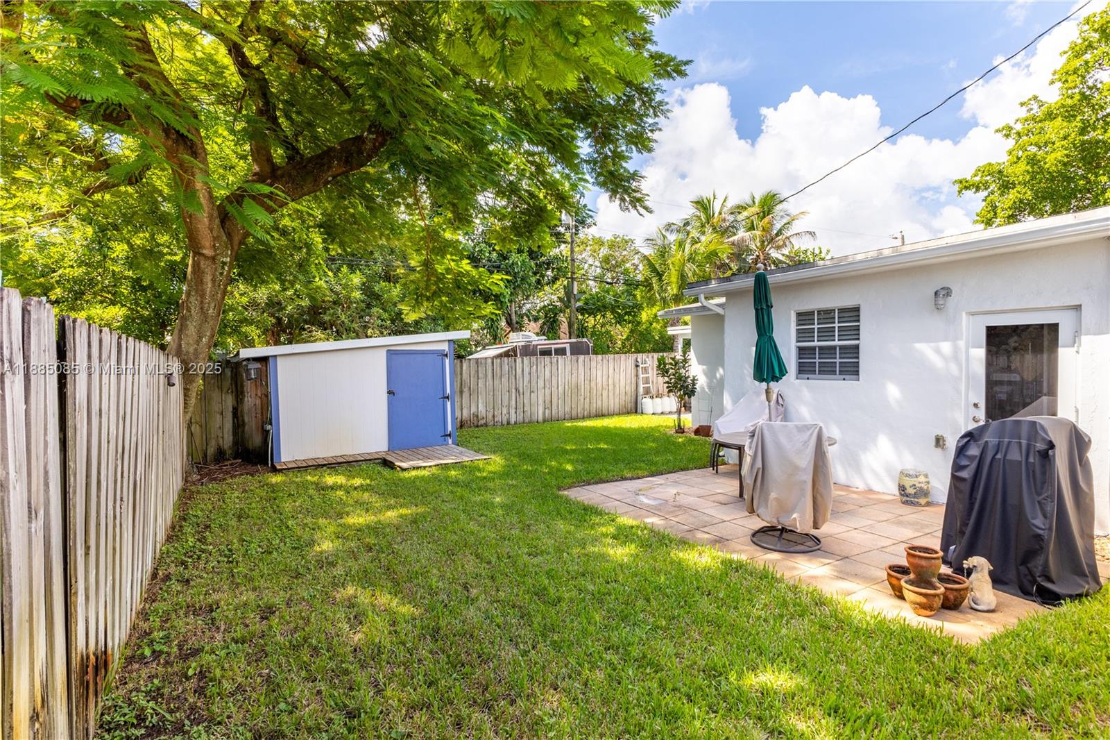   /  2015 sq. ft. $ 2025-09-25 0 foto