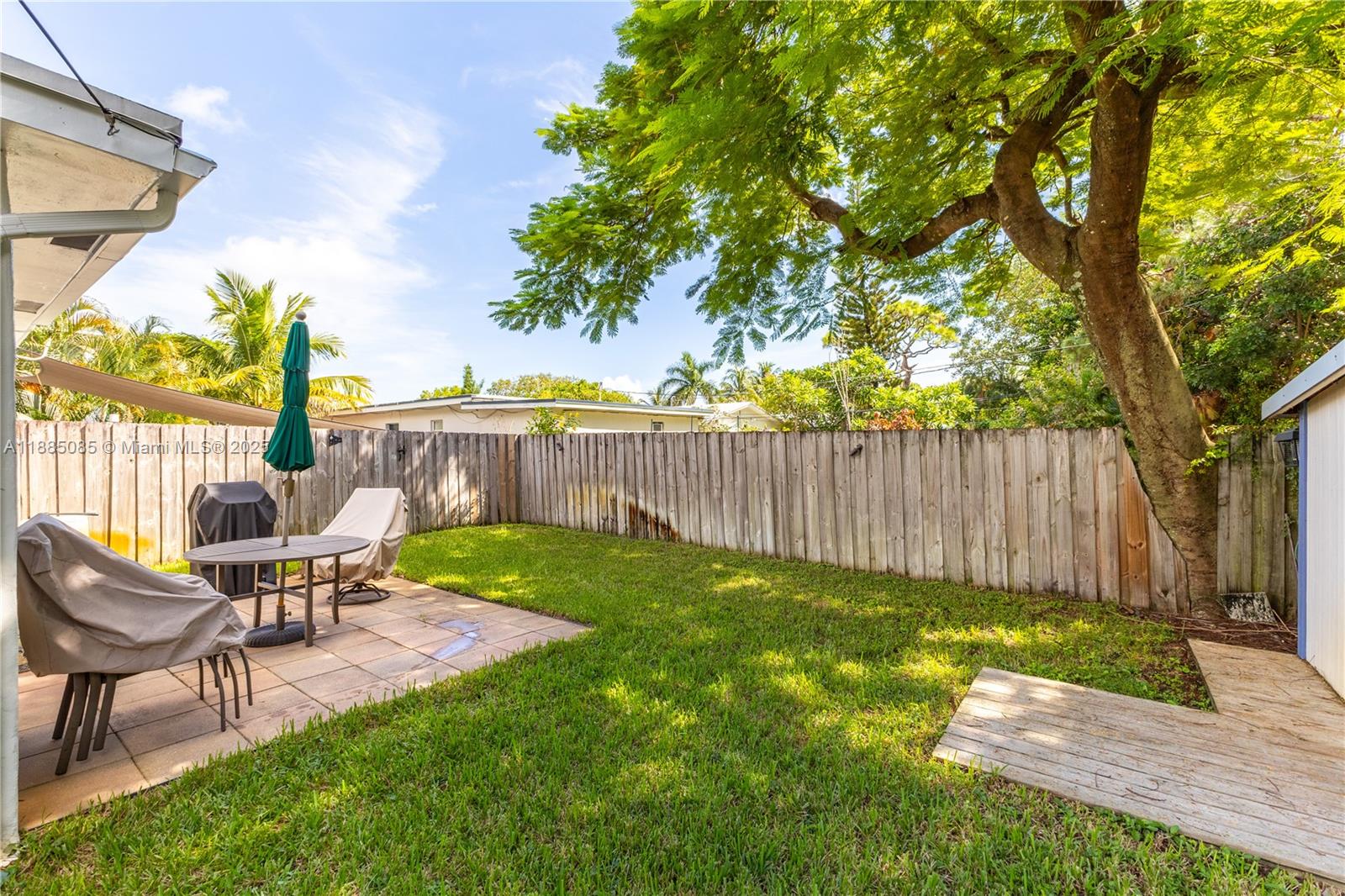   /  2015 sq. ft. $ 2025-09-25 0 foto