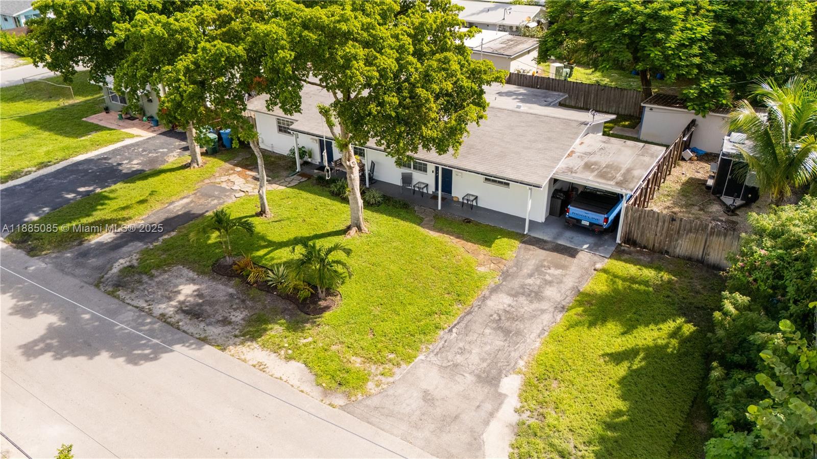   /  2015 sq. ft. $ 2025-09-25 0 foto