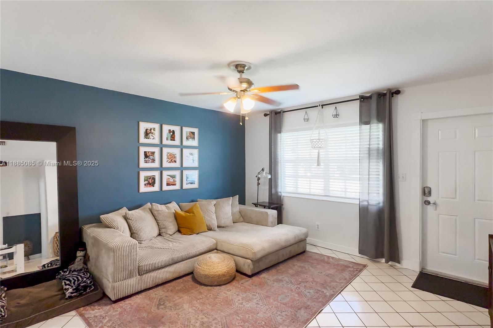   /  2015 sq. ft. $ 2025-09-25 0 foto