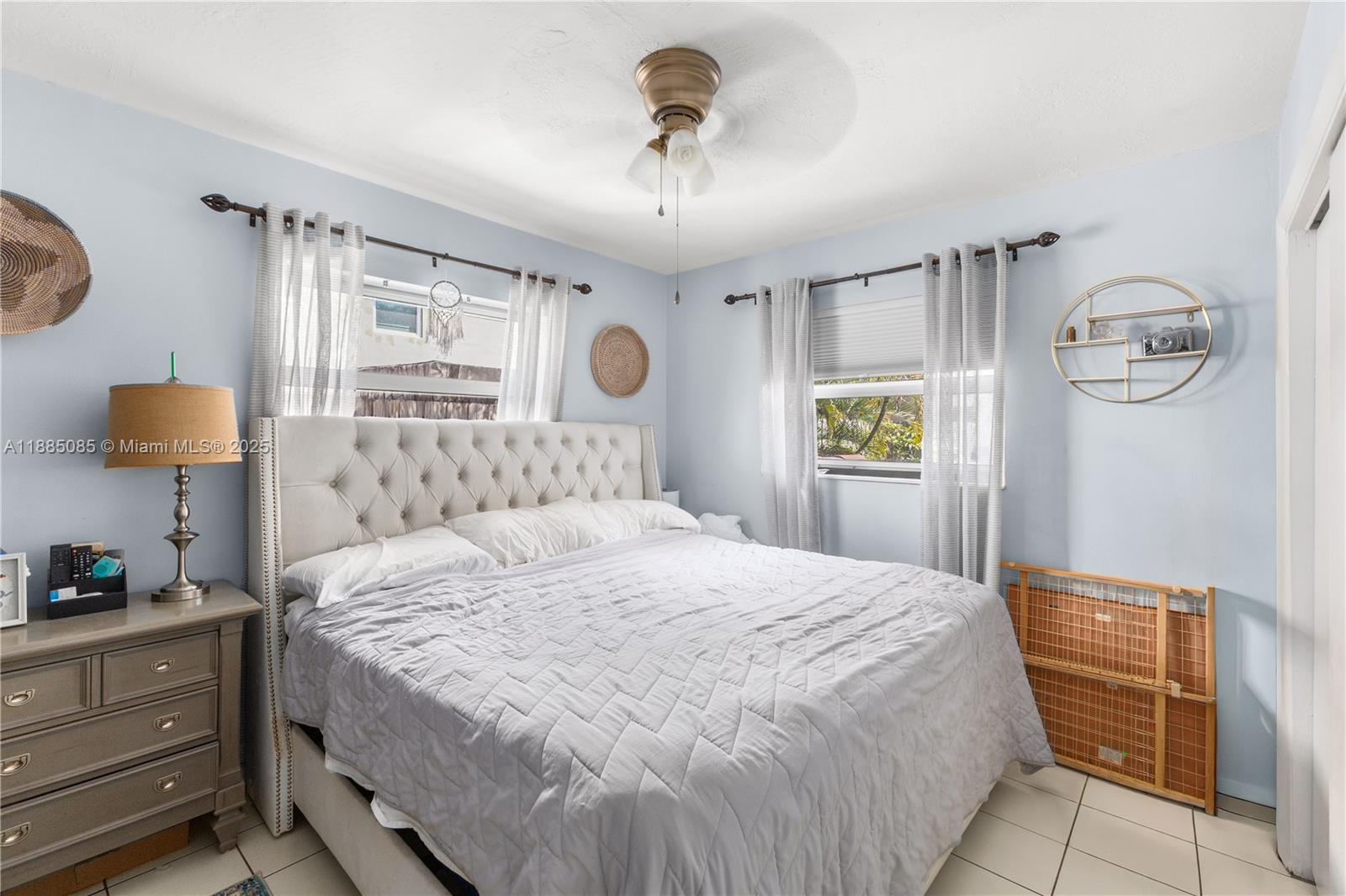   /  2015 sq. ft. $ 2025-09-25 0 foto
