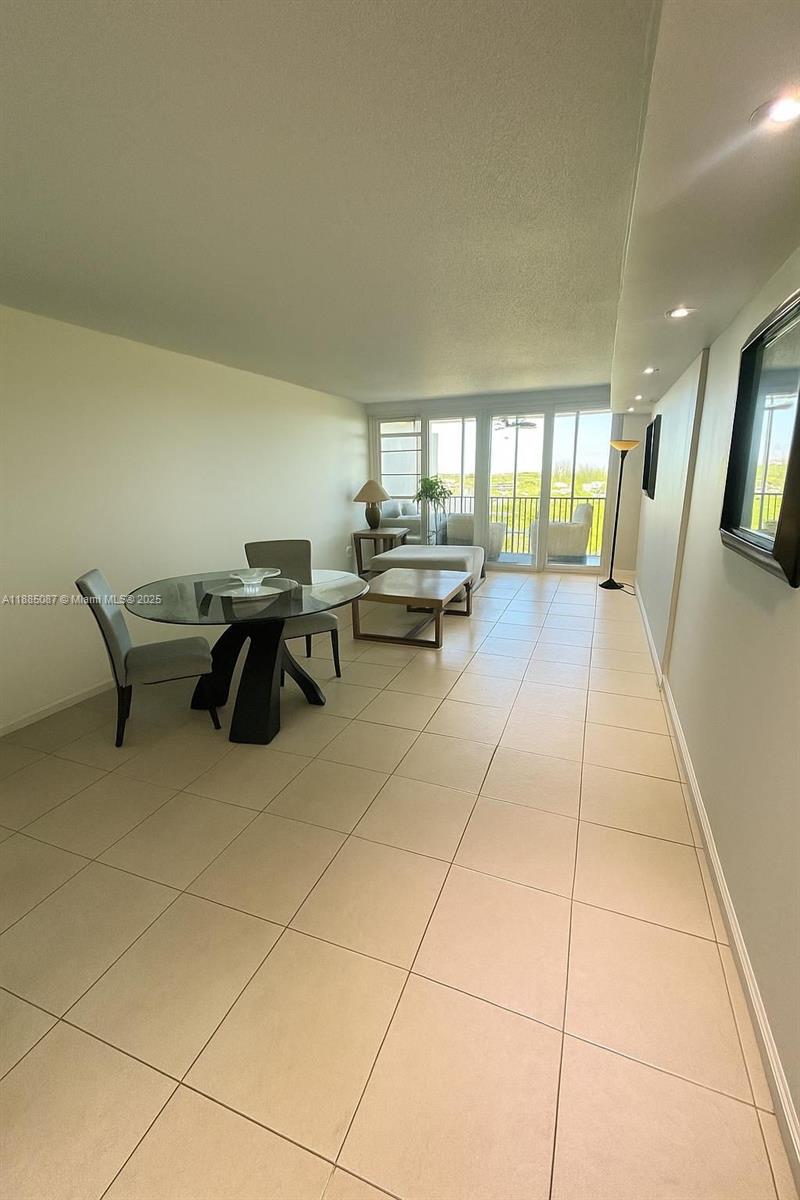 803-2 1 / 2 1062 sq. ft. $ 2025-09-25 0 Photo