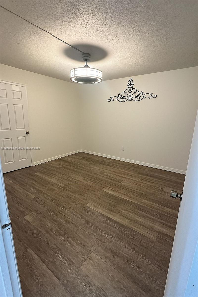 803-2 1 / 2 1062 sq. ft. $ 2025-09-25 0 Photo