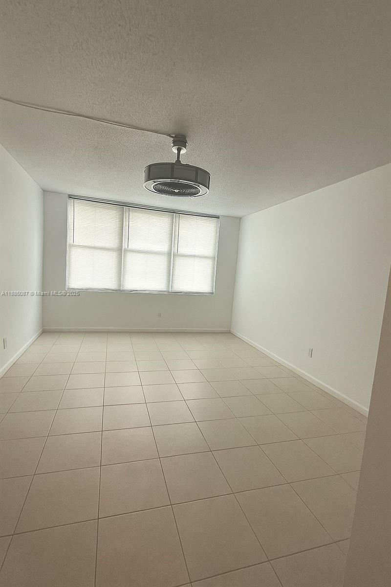 803-2 1 / 2 1062 sq. ft. $ 2025-09-25 0 Photo