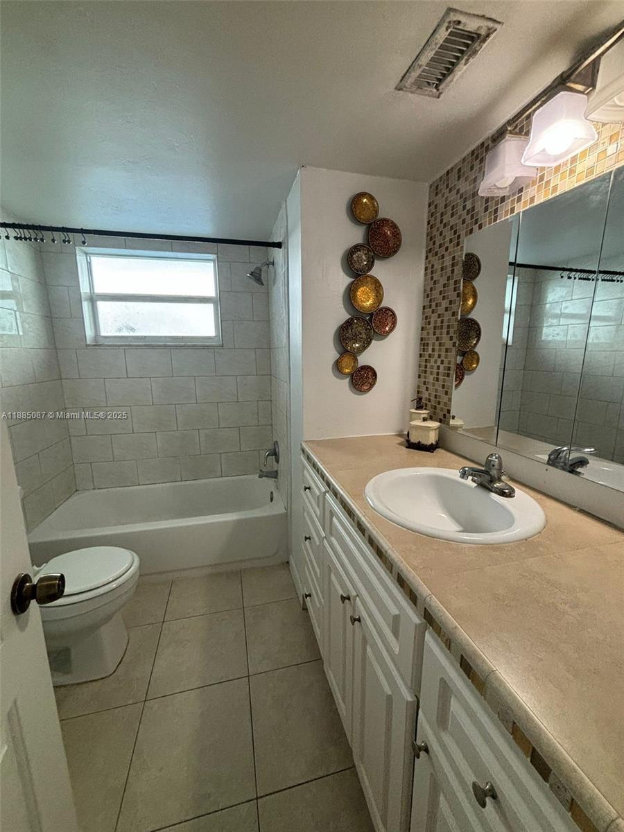 803-2 1 / 2 1062 sq. ft. $ 2025-09-25 0 Photo
