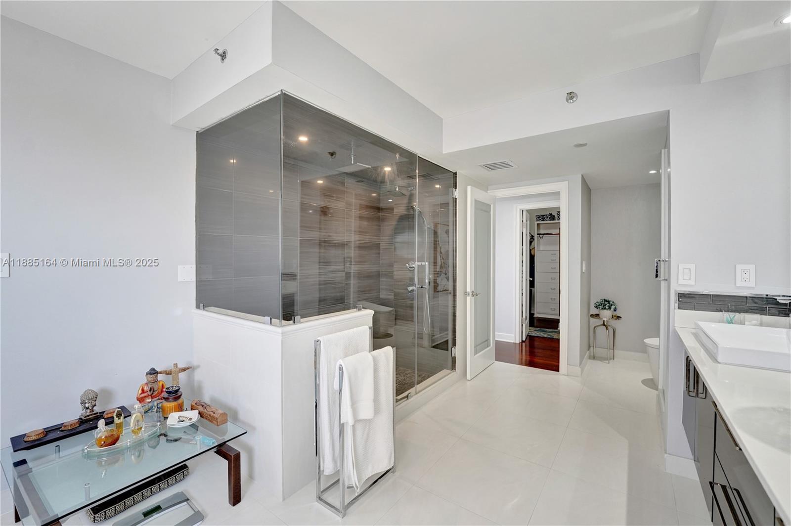 Photo of 20185 Country Club Dr  #2304, Aventura, Florida, 33180 - 