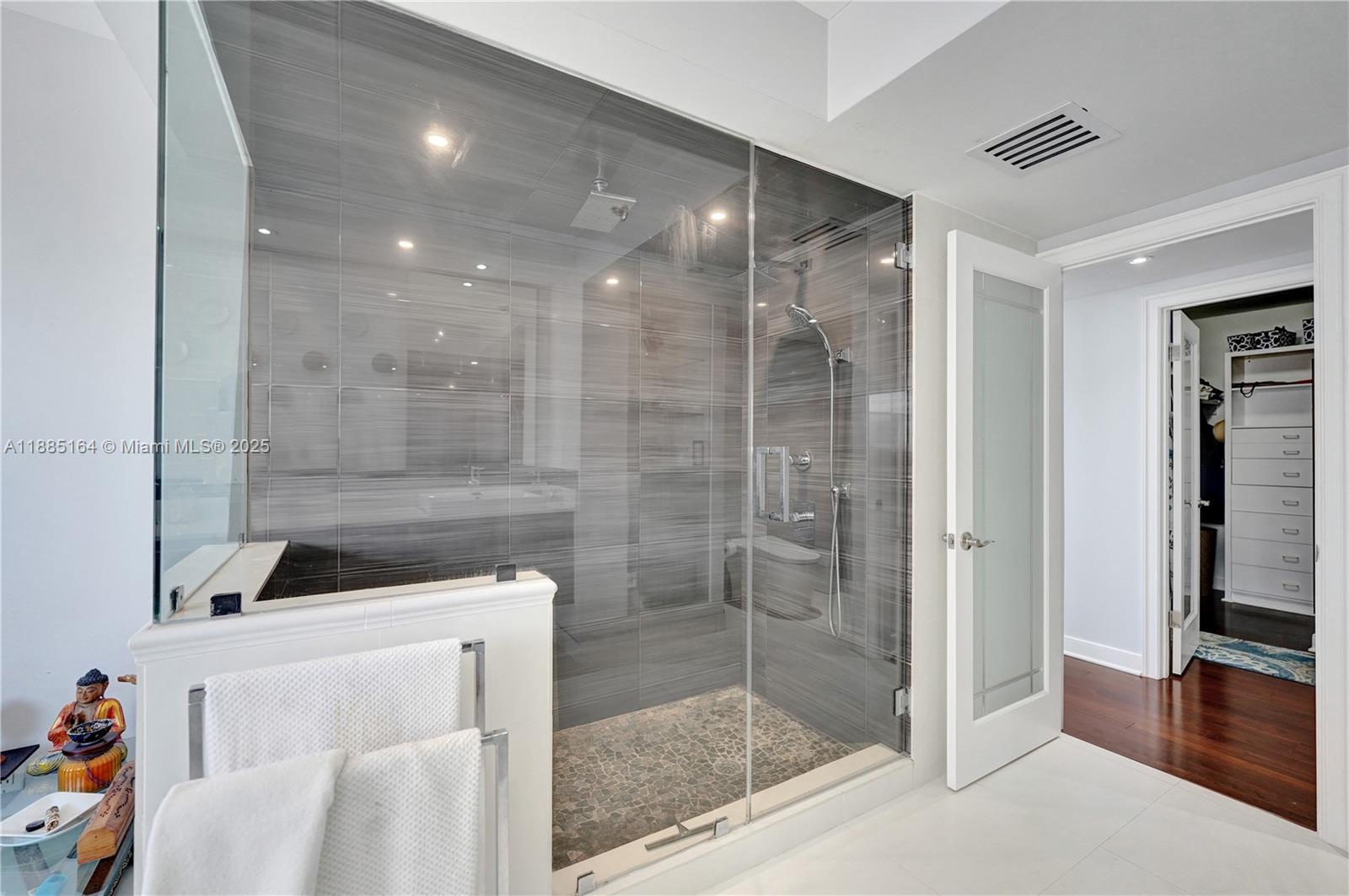 Photo of 20185 Country Club Dr  #2304, Aventura, Florida, 33180 - 