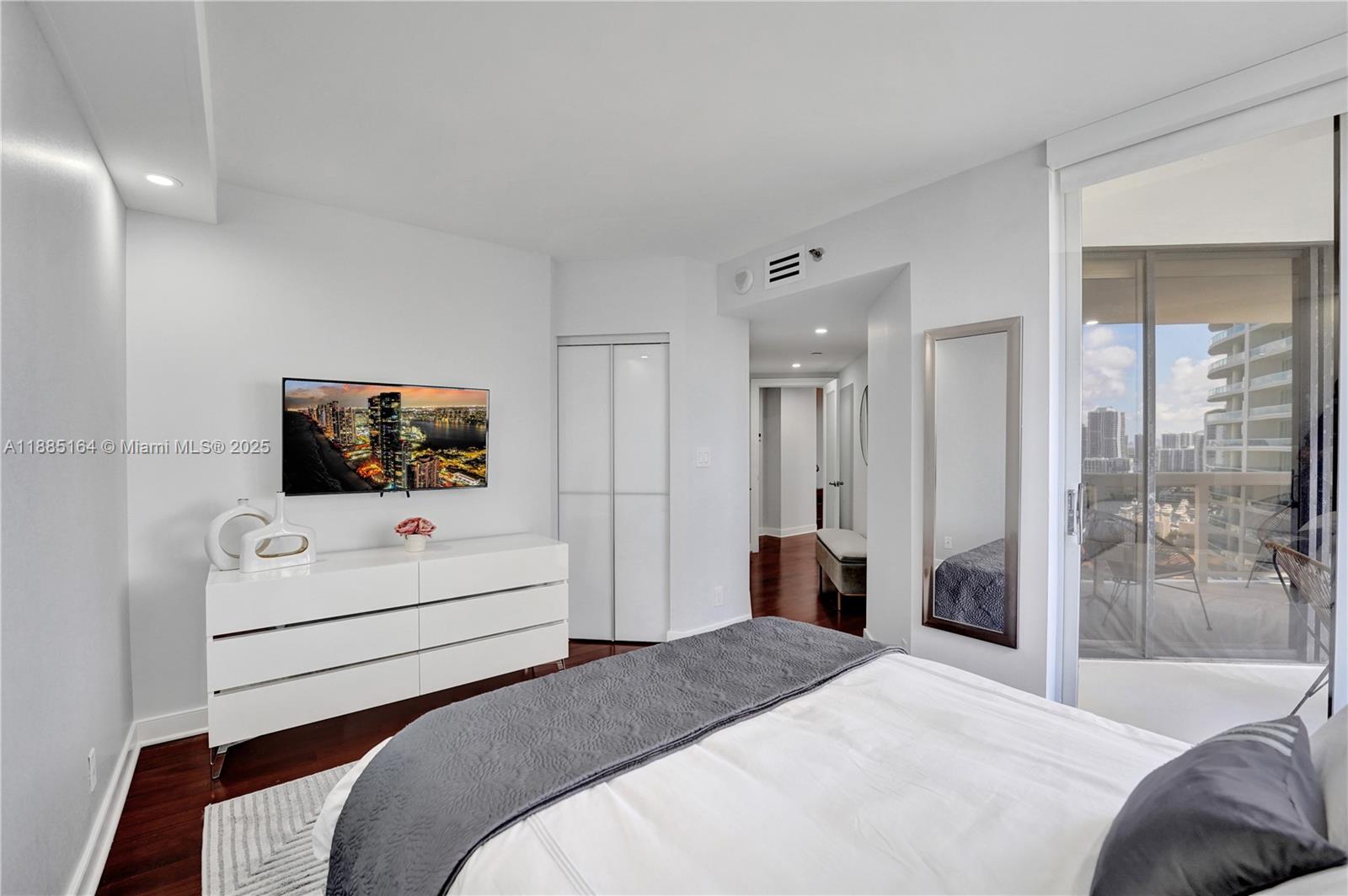 Photo of 20185 Country Club Dr  #2304, Aventura, Florida, 33180 - 