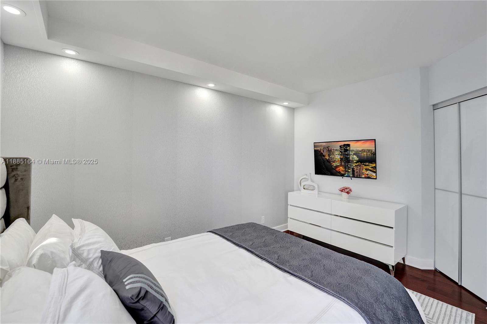 Photo of 20185 Country Club Dr  #2304, Aventura, Florida, 33180 - 