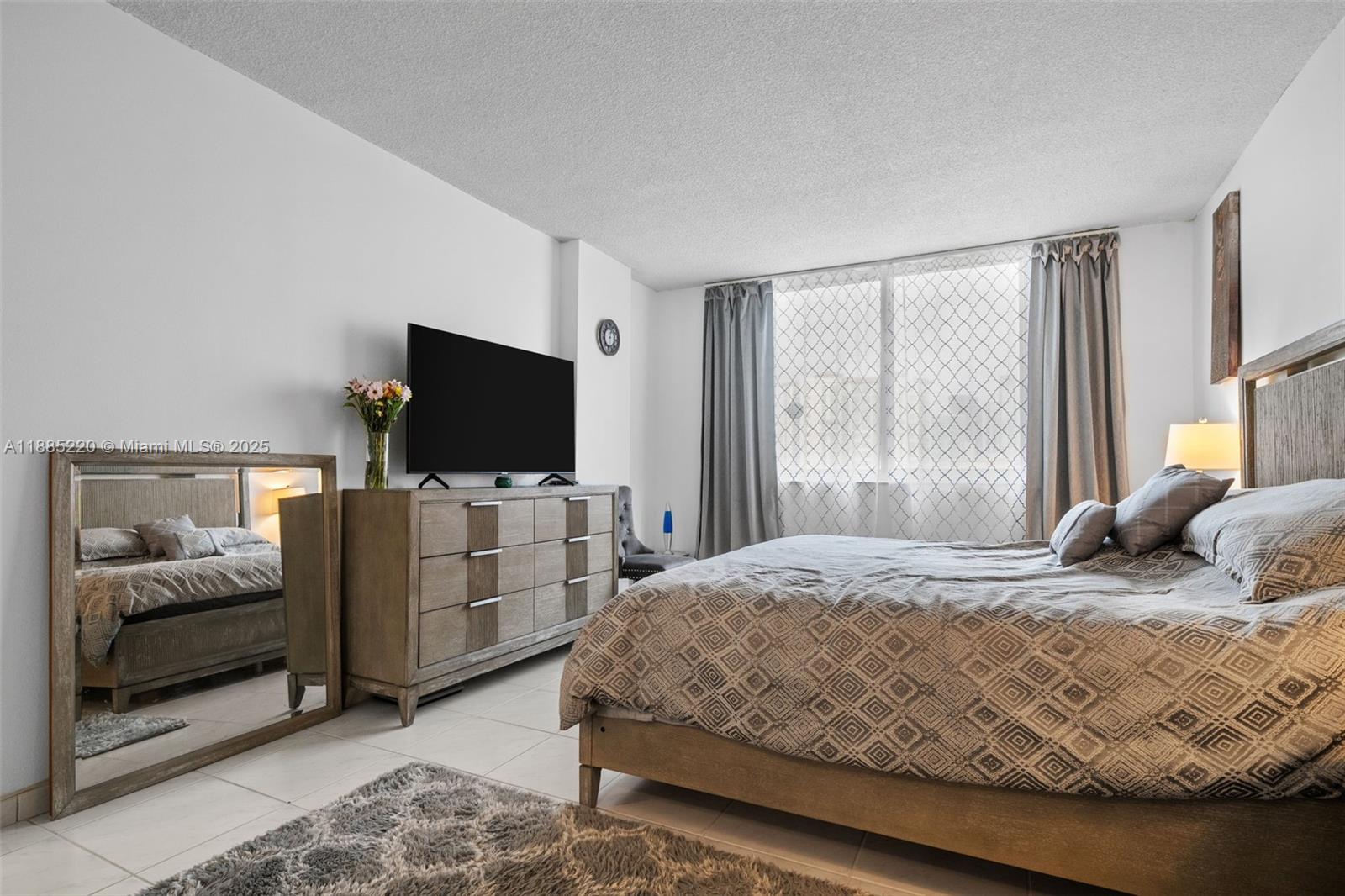 807 2 / 2 1350 sq. ft. $ 2025-09-26 0 Photo