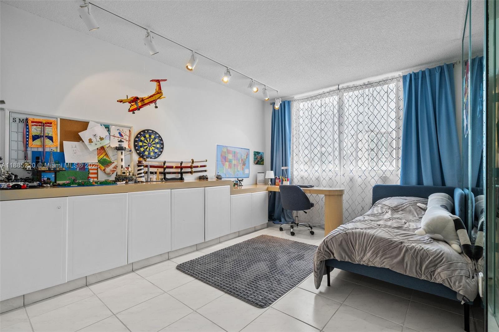 807 2 / 2 1350 sq. ft. $ 2025-09-26 0 Photo