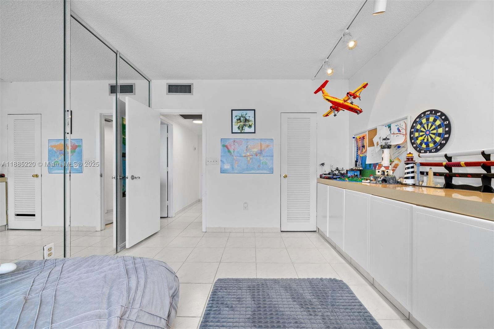 807 2 / 2 1350 sq. ft. $ 2025-09-26 0 Photo