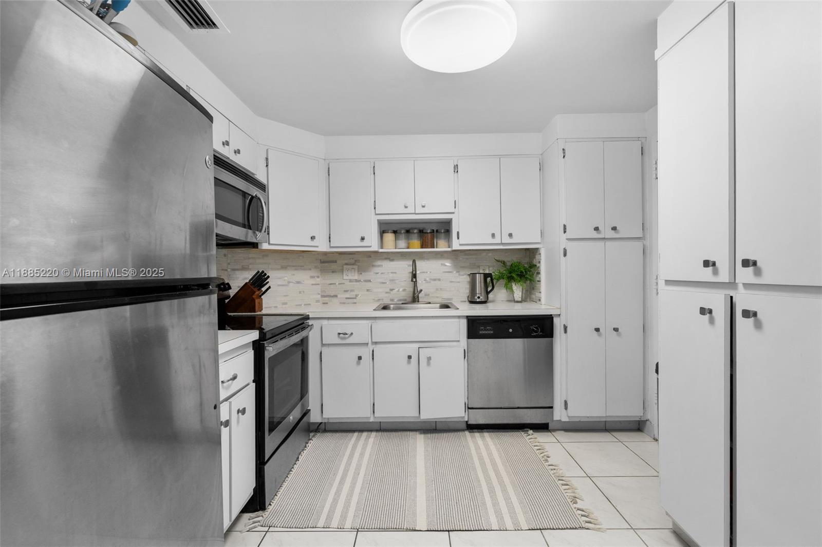 807 2 / 2 1350 sq. ft. $ 2025-09-26 0 Photo
