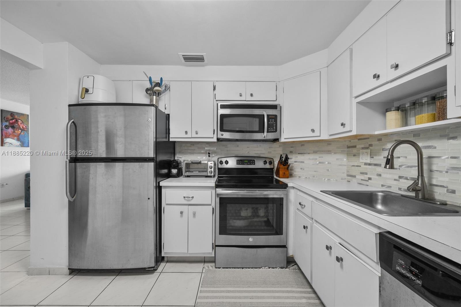807 2 / 2 1350 sq. ft. $ 2025-09-26 0 Photo