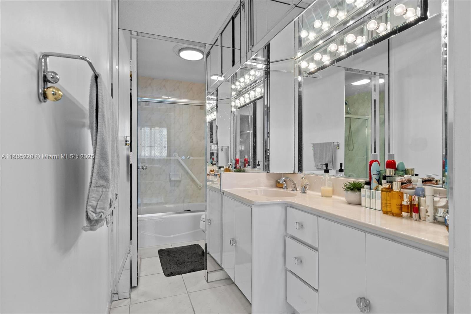 807 2 / 2 1350 sq. ft. $ 2025-09-26 0 Photo