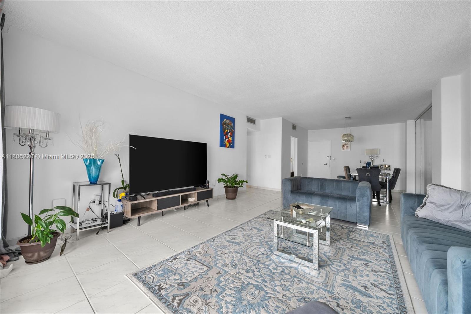 807 2 / 2 1350 sq. ft. $ 2025-09-26 0 Photo